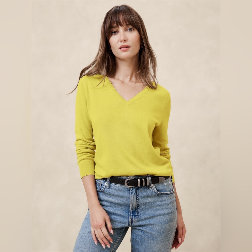 Banana Republic FOREVER V-NECK SWEATER yellow size small  NWT